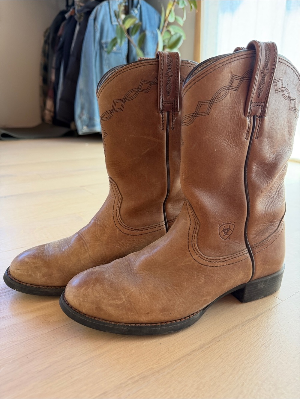 Ariat - Picture 2 of 10